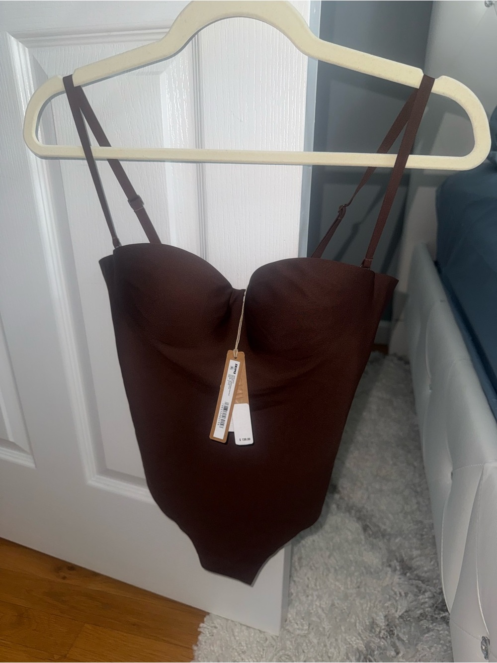 Skims Molded Underwire Thong Bodysuit Sold out